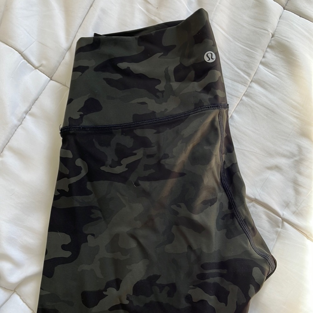 Camo Wunder Under Hi-rise tight 19”
